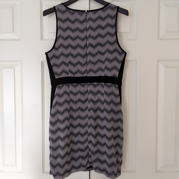 Chevron Print Sleeveless Pockets Dress - Picture 8 of 8